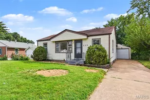 250 Maple Dr, Florissant, MO 63031 - Photo 2