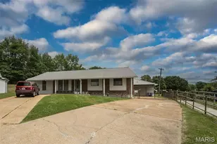 2998 Foxwood Dr, Maryland Heights, MO 63043 - Photo 4