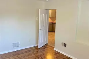 5419 College Ave, Jennings, MO 63136 - Photo 10
