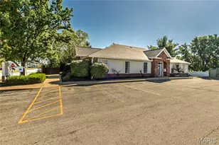 2 Richmond Center Ct, Saint Peters, MO 63376 - Photo 2