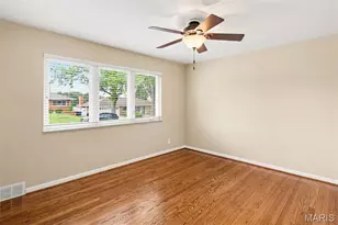 6008 Deerwood Dr, Saint Louis, MO 63123 - Photo 16