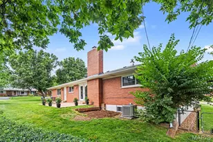 6008 Deerwood Dr, Saint Louis, MO 63123 - Photo 26