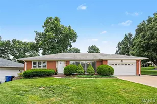 6008 Deerwood Dr, Saint Louis, MO 63123 - Photo 2