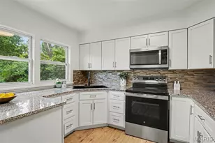 9800 Scottdale Dr, Saint Louis, MO 63136 - Photo 8