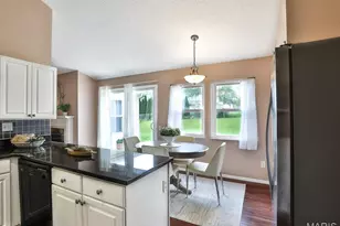 11858 Villa Dorado Dr, Saint Louis, MO 63146 - Photo 14
