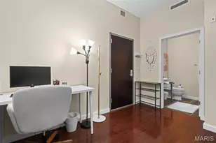 9 N Euclid Ave, Saint Louis, MO 63108 - Photo 18