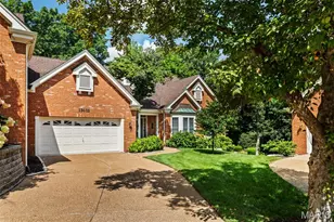 13052 Pembrooke Valley Ct, Town and Country, MO 63141 - Photo 2