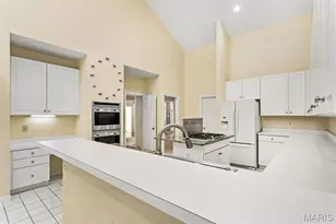 13052 Pembrooke Valley Ct, Town and Country, MO 63141 - Photo 30