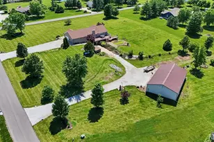 151 Plantation Dr, Troy, MO 63379 - Photo 2