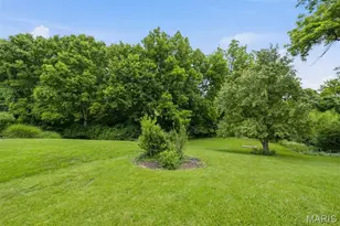 201 W Manor Dr Dr, Chesterfield, MO 63017 - Photo 10