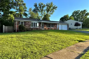 106 Bellechasse Dr, Chesterfield, MO 63017 - Photo 2