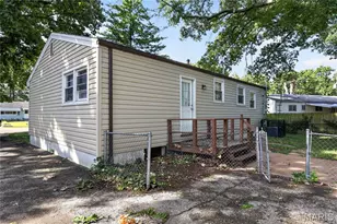 1037 Forestwood Dr, Saint Louis, MO 63135 - Photo 2