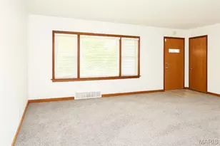 901 Fontaine Pl, Saint Louis, MO 63137 - Photo 4