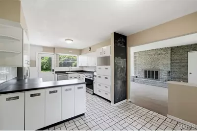13 Terrace Gardens, Frontenac, MO 63131 - Photo 2