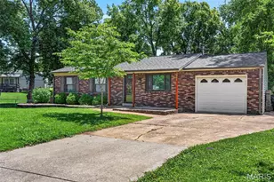 2984 Joyce Ct, Maryland Heights, MO 63043 - Photo 2