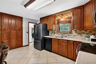 2984 Joyce Ct, Maryland Heights, MO 63043 - Photo 16