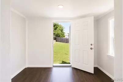 215 Weiss Avenue, Saint Louis, MO 63125 - Photo 18