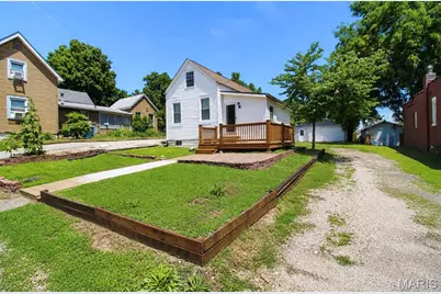 215 Weiss Avenue, Saint Louis, MO 63125 - Photo 1
