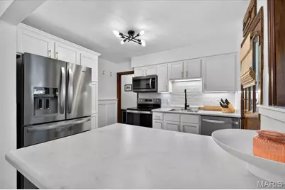 635 Ellwine Drive, Saint Louis, MO 63125 - Photo 10