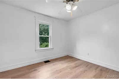 10525 Hobday Avenue, Saint Ann, MO 63074 - Photo 14
