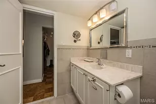 900 S Hanley Rd, Saint Louis, MO 63105 - Photo 26