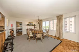 900 S Hanley Rd, Saint Louis, MO 63105 - Photo 6