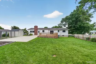 1111 Sandstone Dr, Saint Louis, MO 63146 - Photo 32