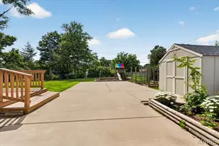 1111 Sandstone Dr, Saint Louis, MO 63146 - Photo 38