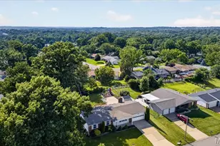 1111 Sandstone Dr, Saint Louis, MO 63146 - Photo 40