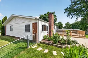 1111 Sandstone Dr, Saint Louis, MO 63146 - Photo 34