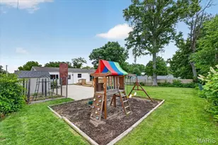 1111 Sandstone Dr, Saint Louis, MO 63146 - Photo 36
