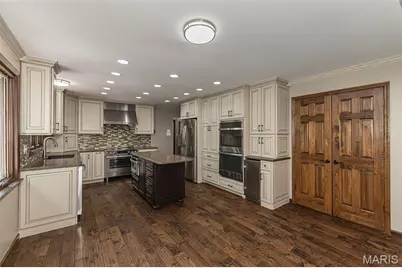 5848 Crystal Park Circle, Saint Louis, MO 63128 - Photo 6