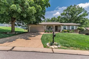 13 Suncrest Dr, Saint Peters, MO 63376 - Photo 2
