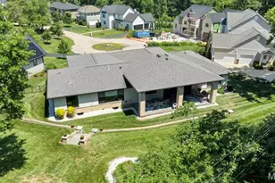 10147 Fieldcrest Ln, Ladue, MO 63124 - Photo 56