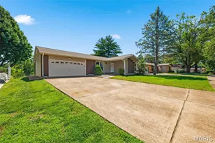 2207 Bentley Manor Dr, Fenton, MO 63026 - Photo 2
