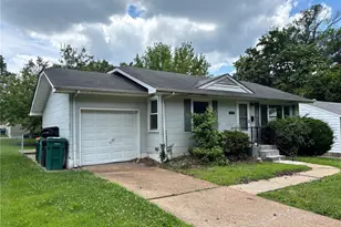 1246 Darr Dr, Saint Louis, MO 63137 - Photo 2