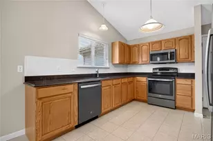4181 Stonecroft Dr, Saint Charles, MO 63304 - Photo 12