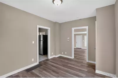 7041 Glades Avenue, Saint Louis, MO 63117 - Photo 18