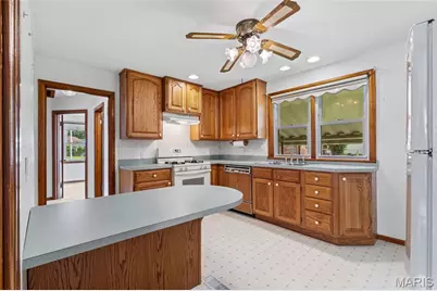 7322 Parkwood Drive, Saint Louis, MO 63116 - Photo 14