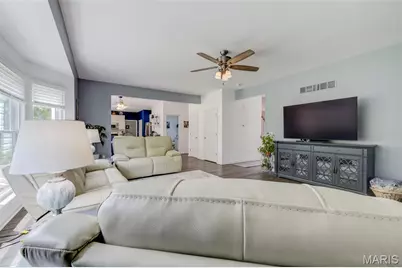 380 Huntleigh Manor Drive, Saint Charles, MO 63303 - Photo 14