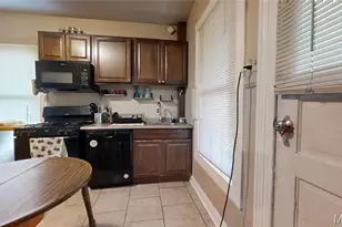 9421 Holtwood Rd, Saint Louis, MO 63114 - Photo 18