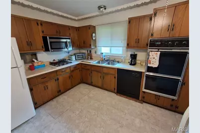 3827 Buckley Road, Mehlville, MO 63125 - Photo 2