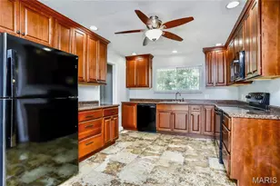 104 Lake Point Dr, Saint Peters, MO 63376 - Photo 6