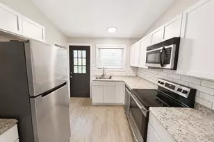 10700 Hallstead Dr, Saint Louis, MO 63136 - Photo 6