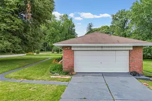 10325 Lookaway Dr, Saint Louis, MO 63137 - Photo 54