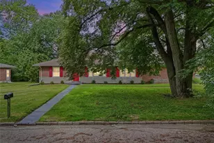 10325 Lookaway Dr, Saint Louis, MO 63137 - Photo 2