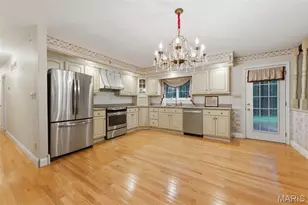 537 Huntercreek Ridge Ct, Des Peres, MO 63131 - Photo 12