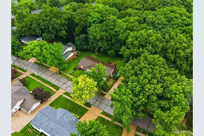 537 Huntercreek Ridge Court, Des Peres, MO 63131 - Photo 8