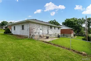 2501 Reav Tel Ct, Mehlville, MO 63125 - Photo 32