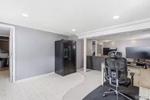 127 E Marseille Dr, Saint Louis, MO 63129 - Photo 26
